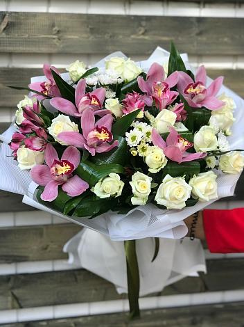 Букет цветов из: Розы и Хризантемы в Альбурикенте
