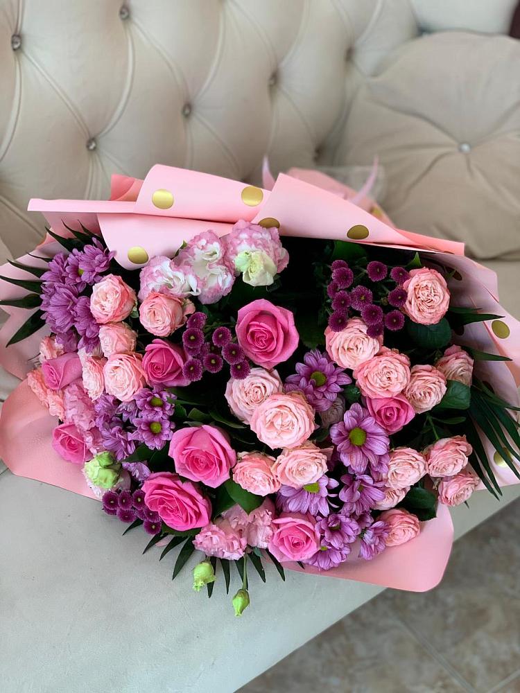 Букет цветов из: Хризантемы, Розы и Лизиантусы в Альбурикенте