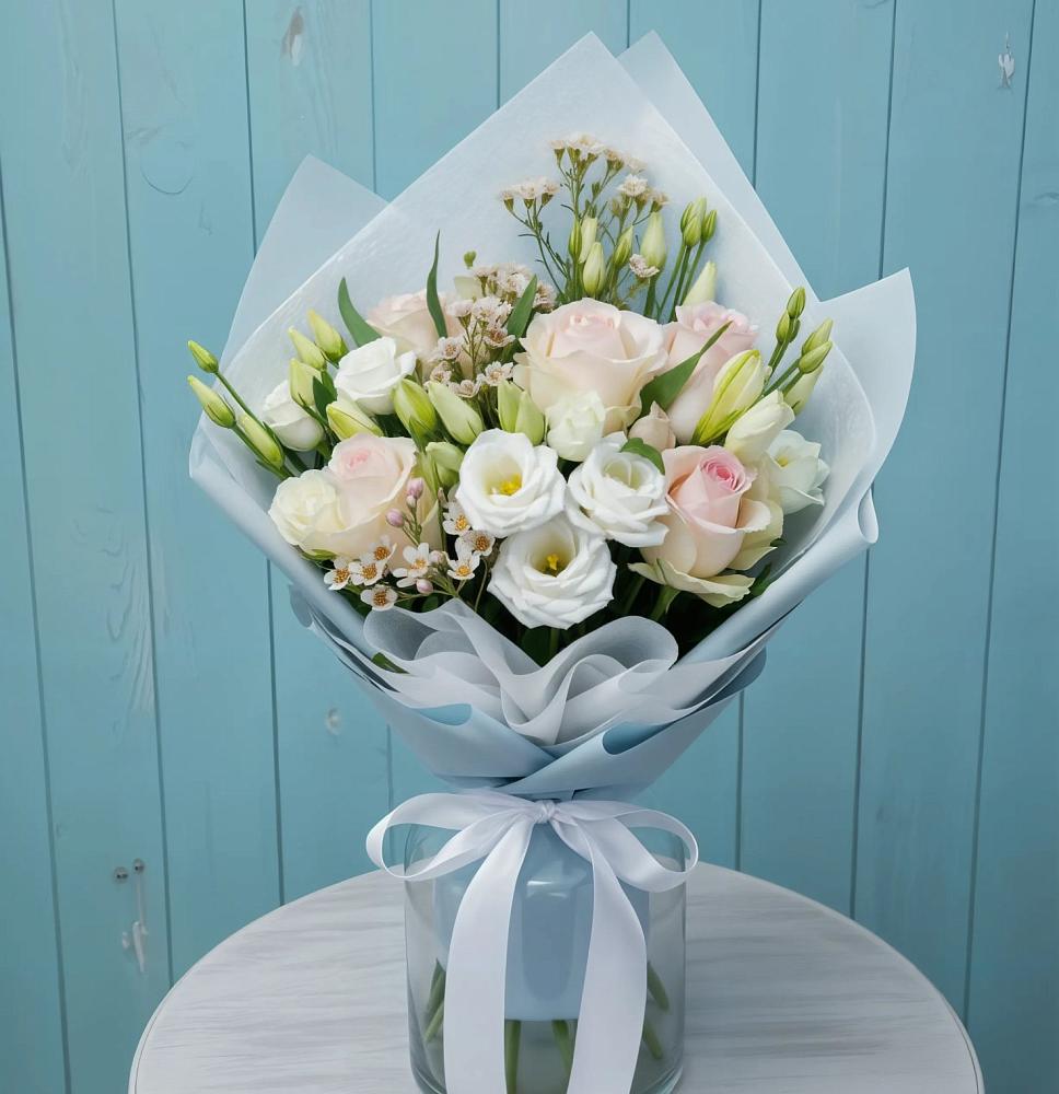 Букет цветов из: Розы и Лизиантусы в Альбурикенте