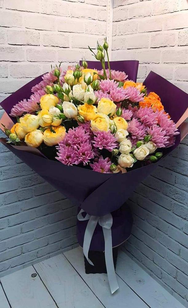 Букет Красочный праздник в Альбурикенте Букет цветов из: Хризантемы и Розы в Альбурикенте