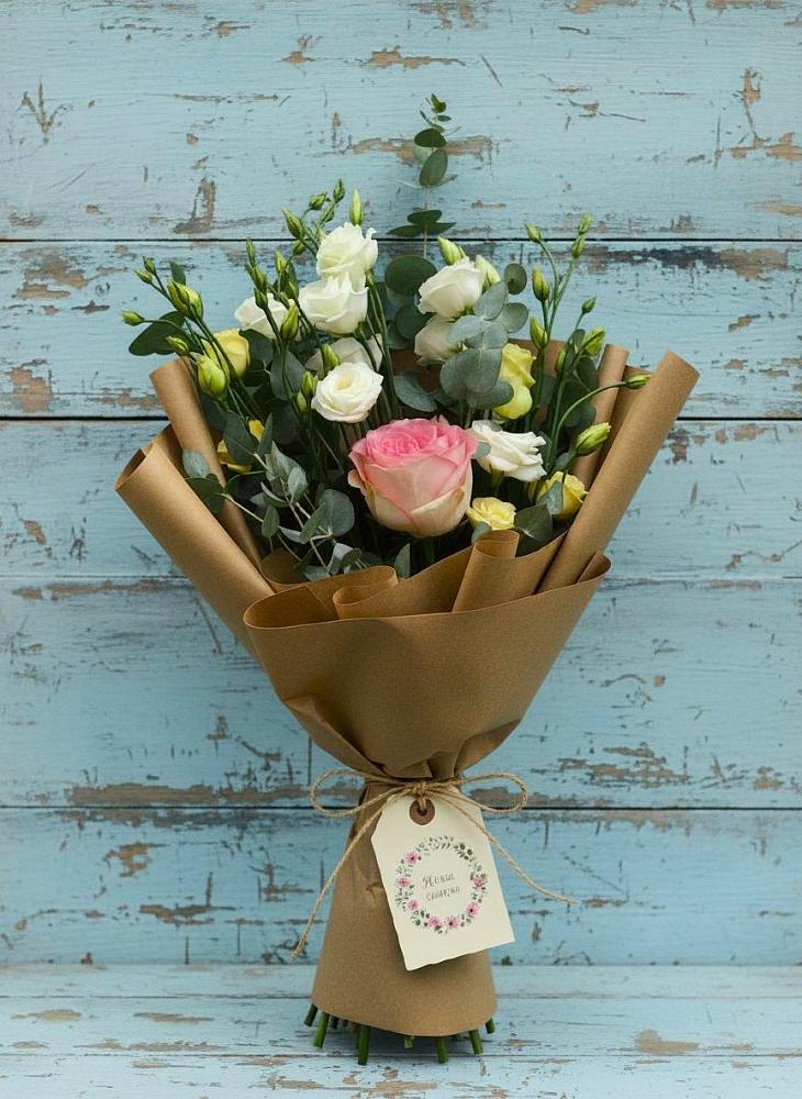 Букет цветов из: Розы и Лизиантусы в Альбурикенте