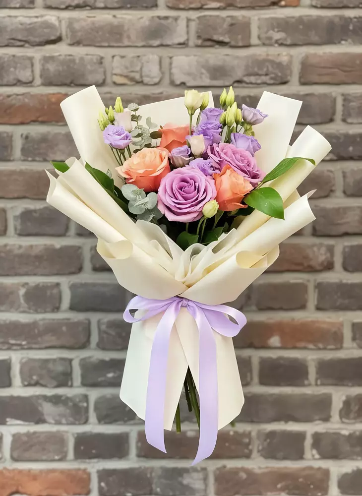 Букет цветов из: Лизиантусы и Розы в Альбурикенте