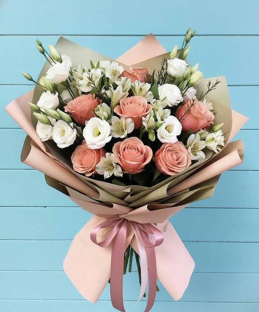 Букет цветов из: Розы, Альстромерии и Лизиантусы в Альбурикенте