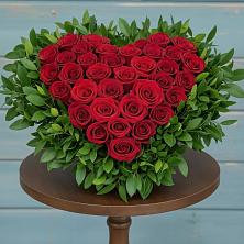 Композиция Сердце в любви в Альбурикенте Цветочная композиция из Розы в виде сердца в Альбурикенте