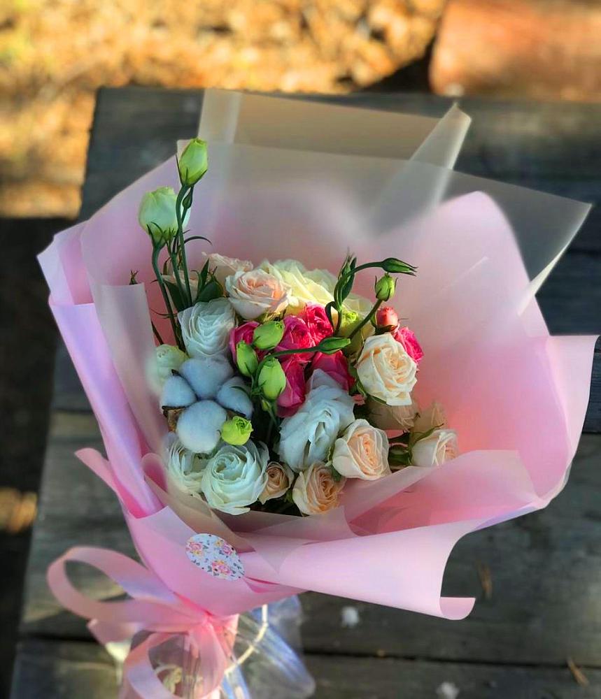 Букет цветов из: Розы и Лизиантусы в Альбурикенте