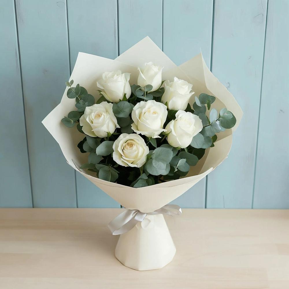 Букет Белые розы в Эвкалипте в Альбурикенте