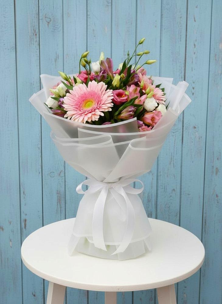 Букет цветов из: Герберы, Альстромерии и Лизиантусы в Альбурикенте