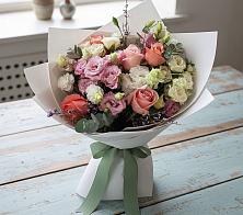 Букет цветов из:  Розы, Лизиантусы и Гвоздики в Альбурикенте