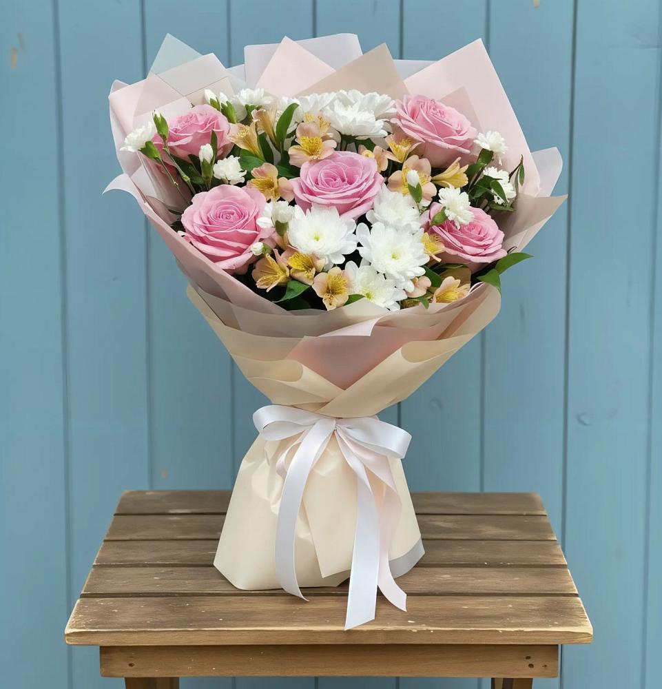 Букет цветов из: Гвоздики, Орхидеи и Розы в Альбурикенте