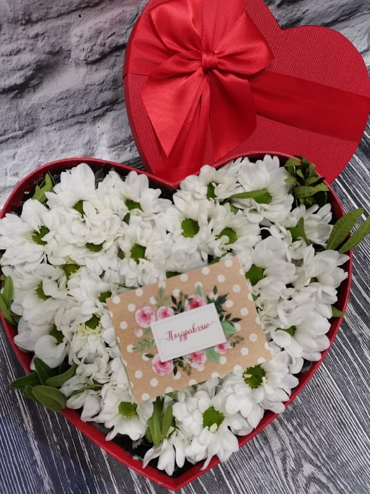 Цветочная композиция из Хризантемы в виде сердца в Альбурикенте