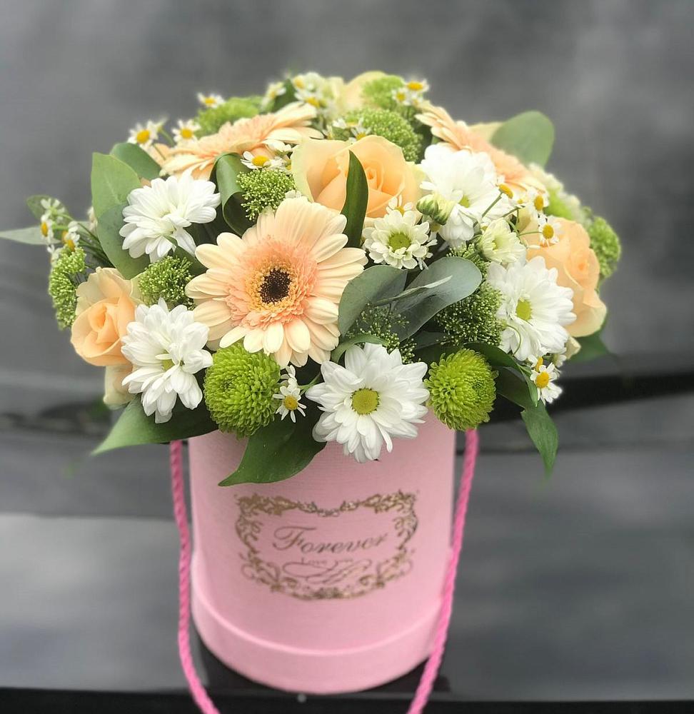 Цветочная композиция из Розы, Герберы и Хризантемы в шляпной коробке в Альбурикенте