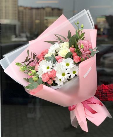 Букет цветов из: Розы, Лизиантусы и Хризантемы в Альбурикенте