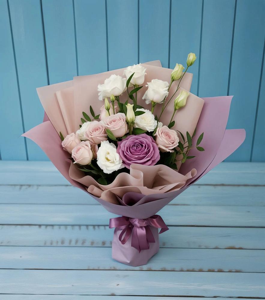 Букет цветов из: Розы и Лизиантусы в Альбурикенте